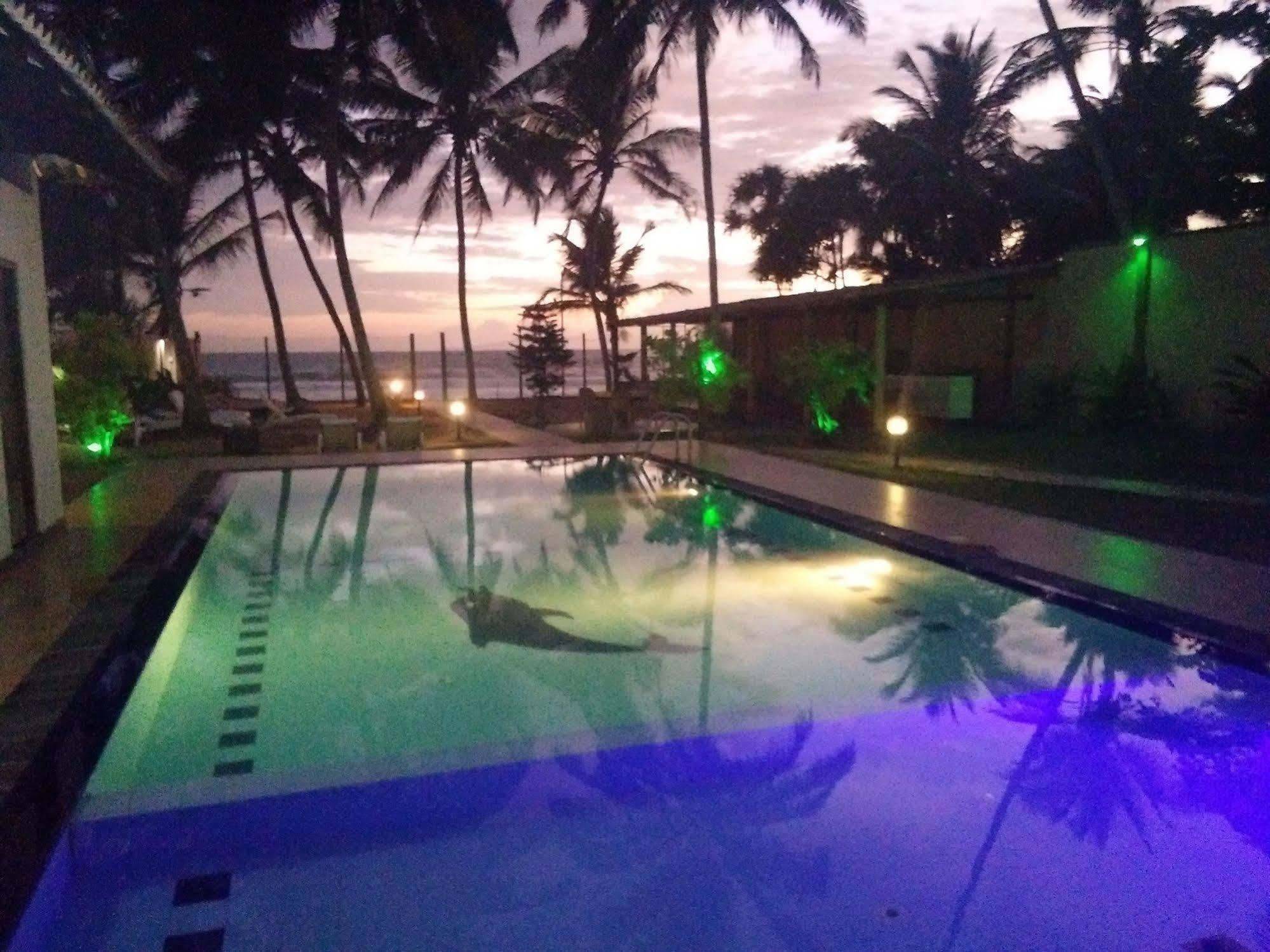 Hotel Ocean View Cottage Хикадува Екстериор снимка