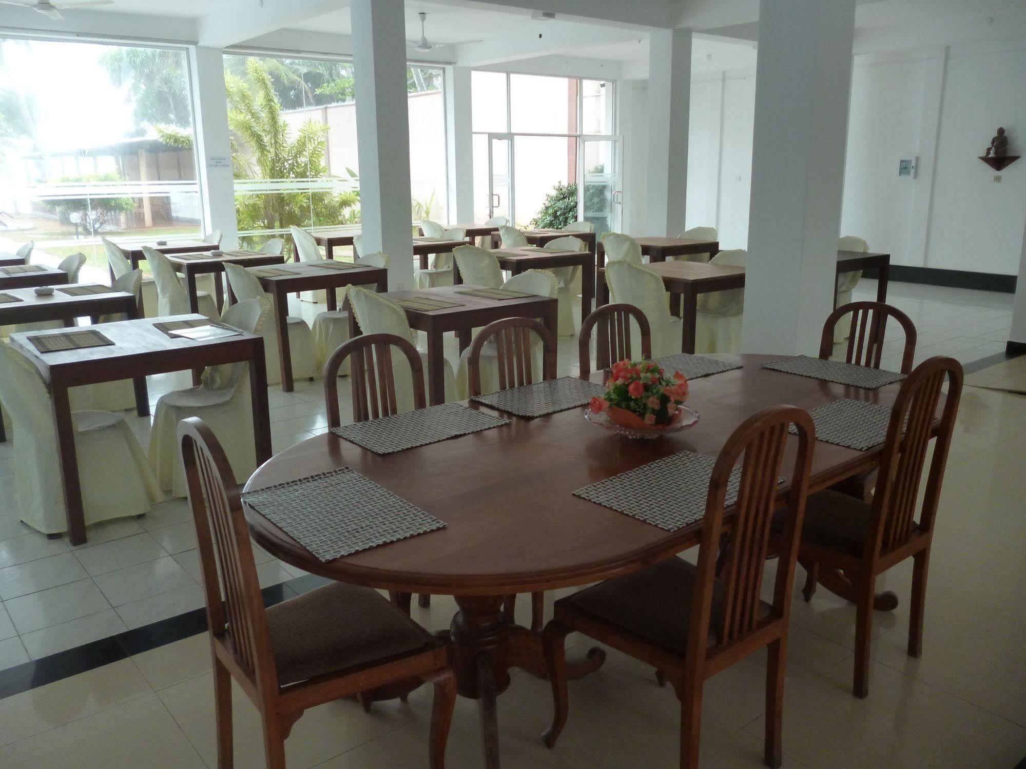 Hotel Ocean View Cottage Хикадува Екстериор снимка