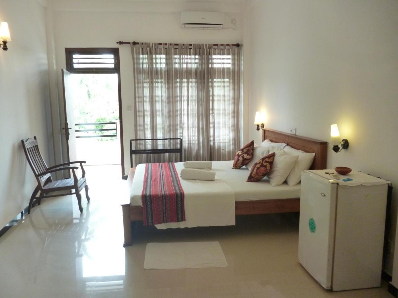 Hotel Ocean View Cottage Хикадува Екстериор снимка